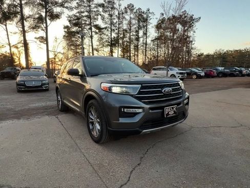 Used 2020 Ford Explorer XLT w/ Equipment Group 202A image 8