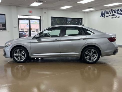 Used 2024 Volkswagen Jetta SE FWD image 8