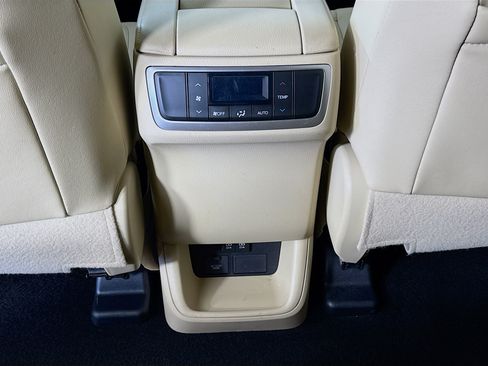 Certified 2017 Toyota Highlander XLE AWD/4WD image 27