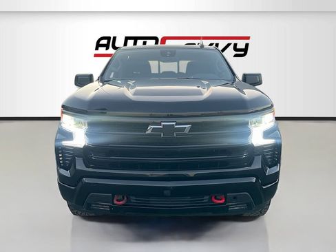 Used 2025 Chevrolet Silverado 1500 LT Trail Boss w/ Convenience Package II AWD/4WD image 2
