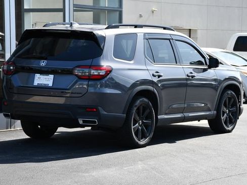 Used 2025 Honda Pilot Black Edition image 8