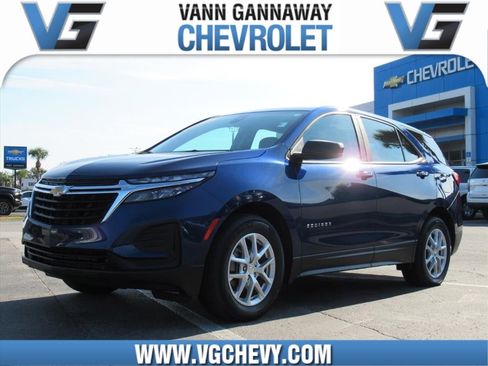 Used 2022 Chevrolet Equinox LS image 1