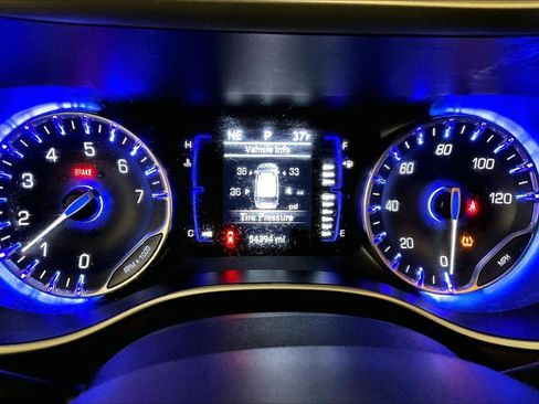 Used 2020 Chrysler Voyager L image 19