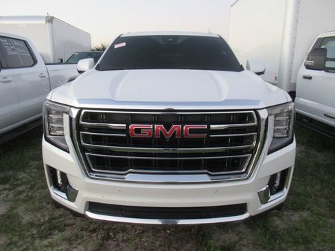 Used 2024 GMC Yukon XL SLT w/ SLT Premium Package AWD/4WD image 2