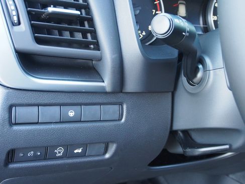 Used 2026 Nissan Rogue SV FWD image 18