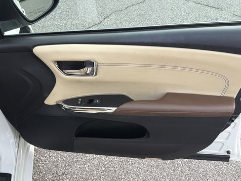 Used 2013 Toyota Avalon Limited image 26