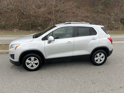 Used 2016 Chevrolet Trax LT image 3