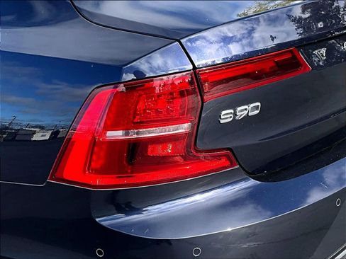 Used 2017 Volvo S90 T6 Inscription w/ Vision Package image 32