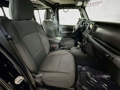 Used 2023 Jeep Gladiator Sport AWD/4WD image 25