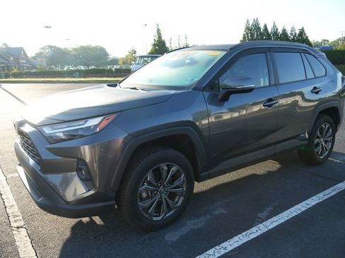 Used 2022 Toyota RAV4 XLE Premium AWD/4WD image 3