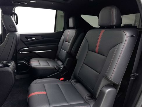 Used 2024 Chevrolet Traverse RS FWD image 30