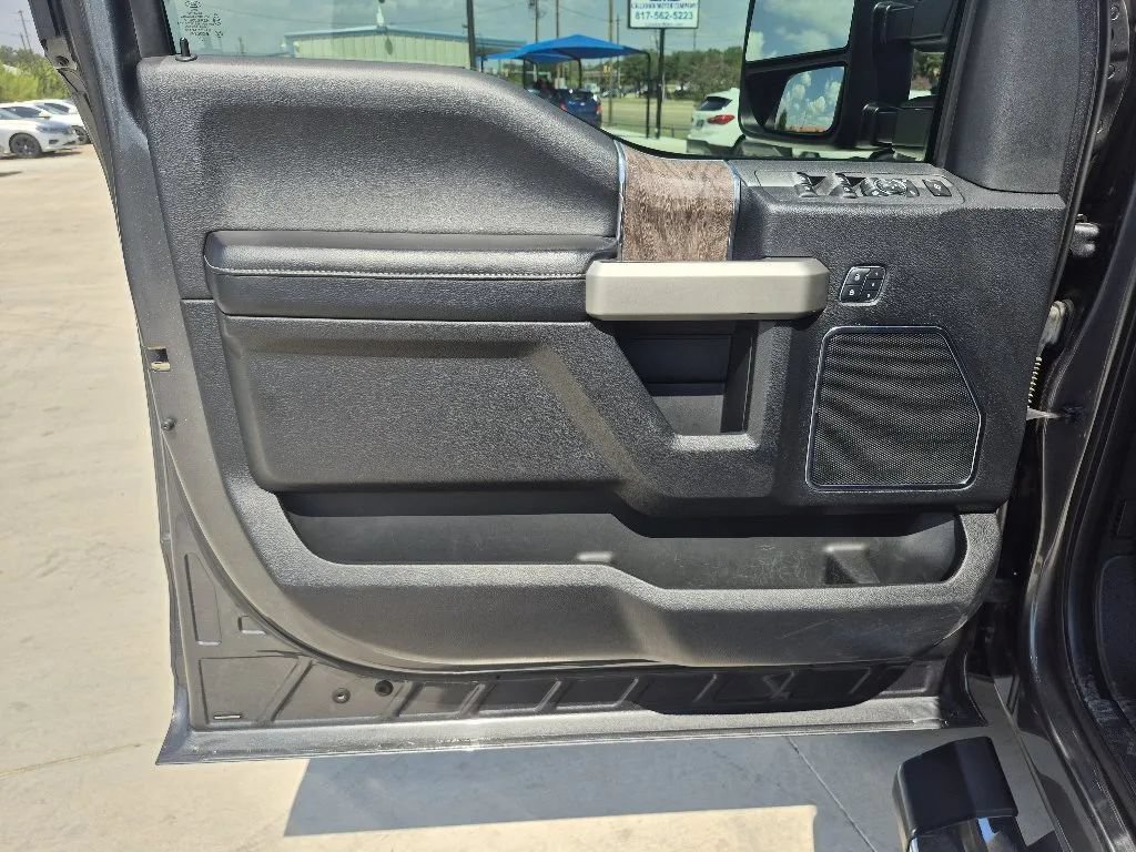 Used 2017 Ford F250 Lariat w/ Lariat Value Package AWD/4WD image 14