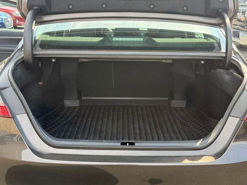 Used 2019 Toyota Camry XLE image 8