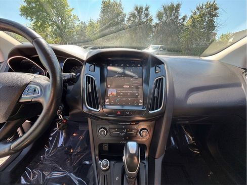 Used 2015 Ford Focus SE image 11