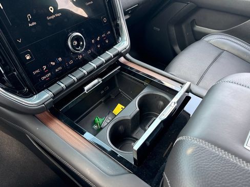 Used 2025 GMC Yukon Denali AWD/4WD image 19