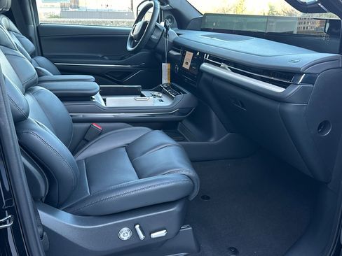 New 2026 Lincoln Navigator Reserve image 13