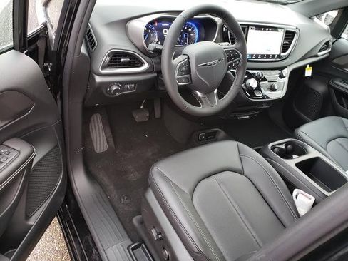 New 2026 Chrysler Voyager LX image 12