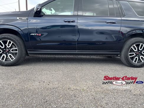 Used 2023 GMC Yukon XL AT4 w/ AT4 Premium Plus Package AWD/4WD image 43