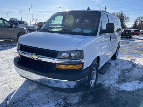 Used 2018 Chevrolet Express 2500 LT w/ LT Preferred Equipment Group image 4