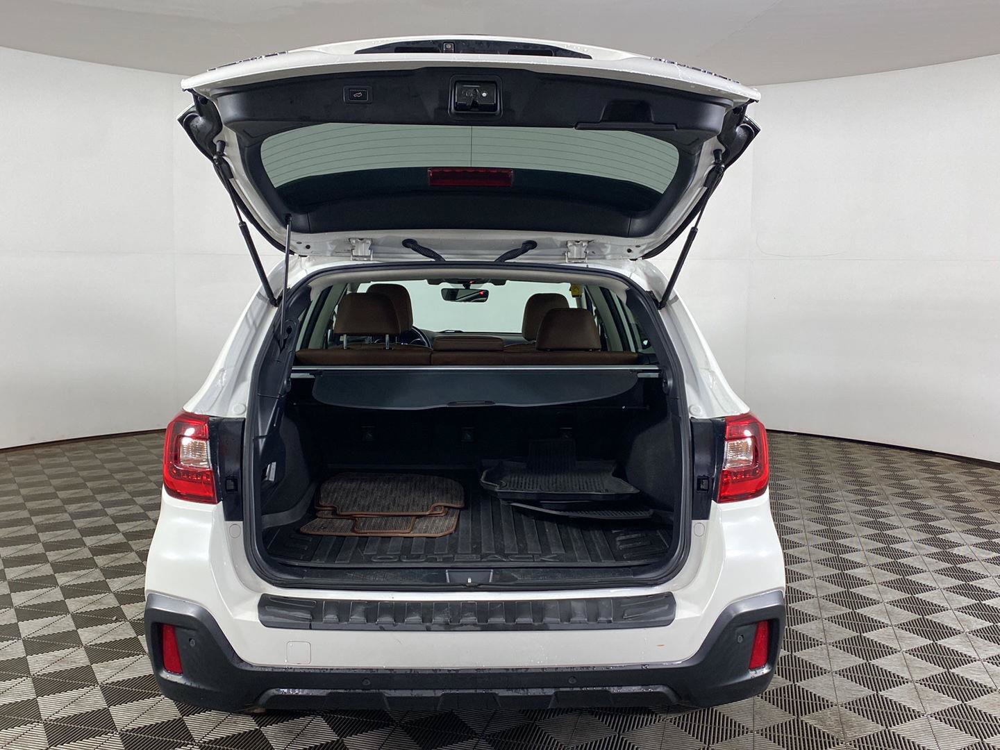Used 2019 Subaru Outback 2.5i Touring AWD/4WD image 7