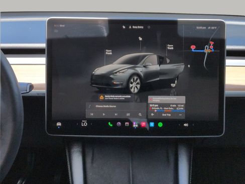 Used 2024 Tesla Model Y 2WD image 21