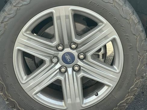 Used 2019 Ford F150 XLT w/ Equipment Group 302A Luxury AWD/4WD image 11
