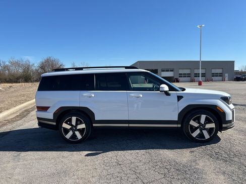 Used 2025 Hyundai Santa Fe Limited image 5