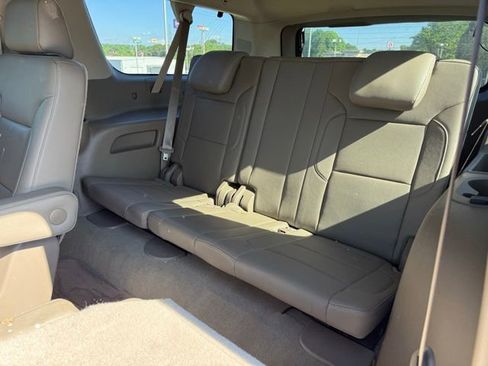 Used 2016 GMC Yukon XL SLT w/ Open Road Package AWD/4WD image 17