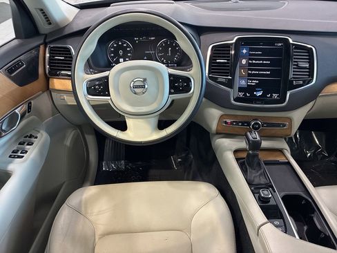 Used 2022 Volvo XC90 T6 Momentum w/ Advanced Package image 19