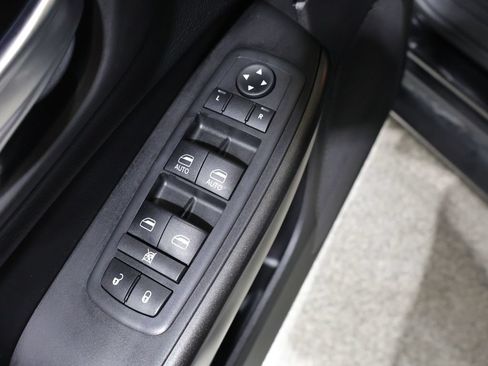 Used 2020 Jeep Cherokee Trailhawk w/ Cold Weather Group AWD/4WD image 15