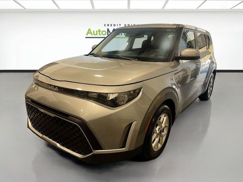 Used 2023 Kia Soul S image 3