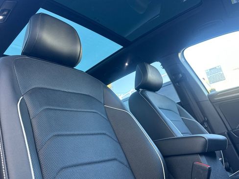 Certified 2024 Volkswagen Tiguan SEL R-Line image 17