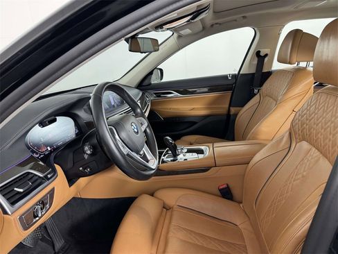 Used 2022 BMW 750i xDrive image 4