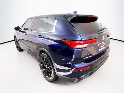 Used 2022 Mitsubishi Outlander SE image 5