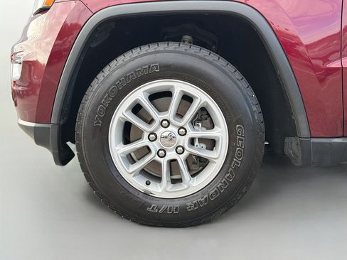 Used 2020 Jeep Grand Cherokee Laredo image 36