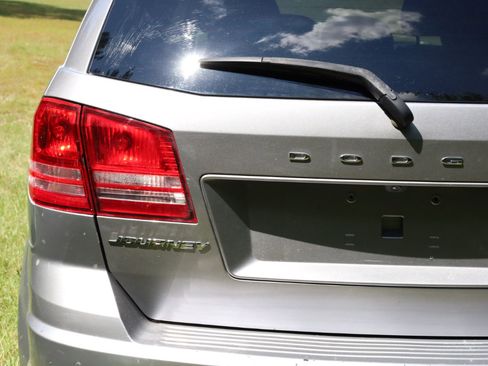 Used 2020 Dodge Journey SE w/ Blacktop Package image 19