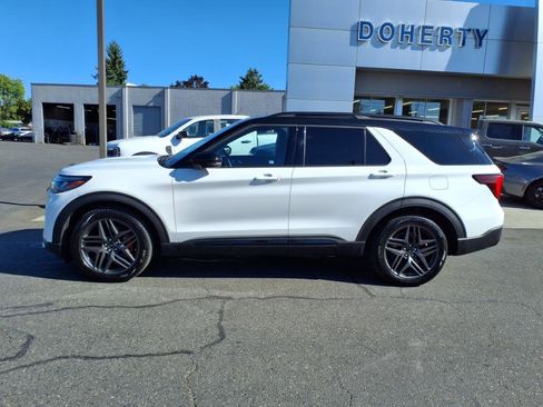 Certified 2025 Ford Explorer ST image 9