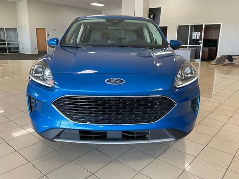 Used 2020 Ford Escape SE image 2