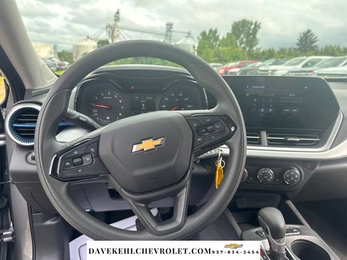 Used 2025 Chevrolet Trax LS w/ LS Convenience Package FWD image 21