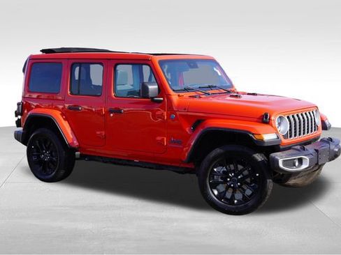 Certified 2025 Jeep Wrangler Unlimited Sahara w/ Safety Group AWD/4WD image 3
