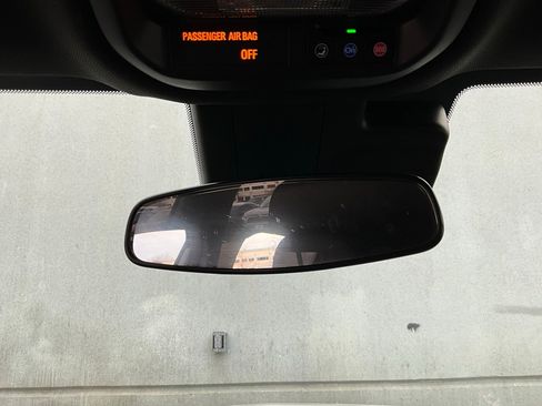 Used 2025 Buick Envista Preferred image 16