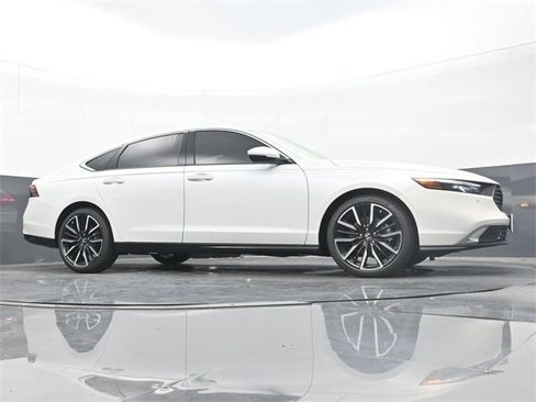 Certified 2025 Honda Accord Touring image 28