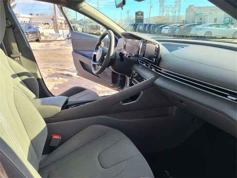 Used 2021 Hyundai Elantra SEL w/ Convenience + Premium Package image 16
