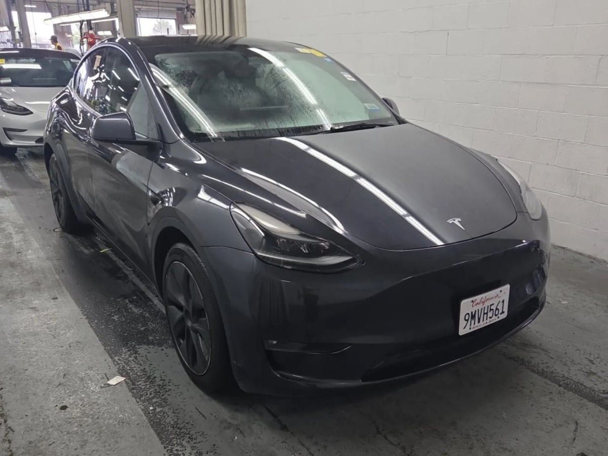 Used 2024 Tesla Model Y Long Range AWD/4WD image 6