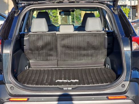Used 2019 Toyota RAV4 Limited image 12