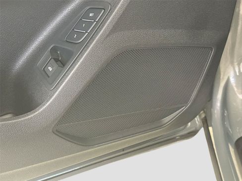 Certified 2025 Audi Q3 2.0T Premium w/ Convenience Package AWD/4WD image 18