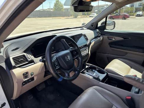 Used 2019 Honda Pilot Touring image 9