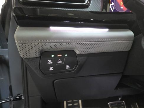 Used 2024 Volkswagen Atlas Peak Edition SE image 18