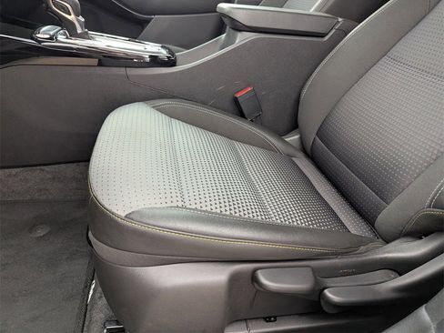 Used 2025 Chevrolet Trax LT image 14