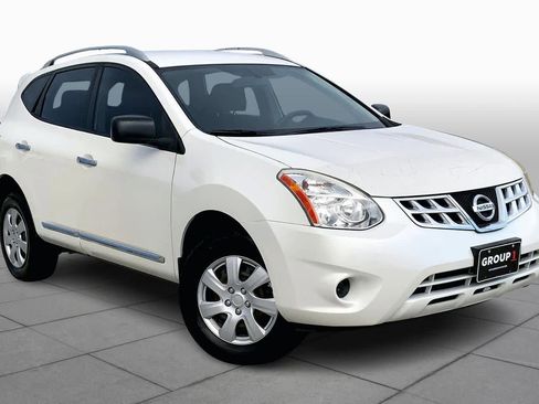 Used 2015 Nissan Rogue S w/ Convenience Package image 2